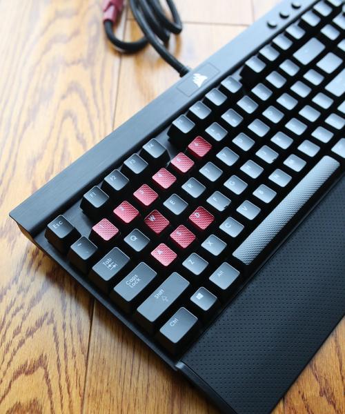 雷神K70机械键盘（打造舒适快捷的游戏体验，雷神K70机械键盘的评测与分析）