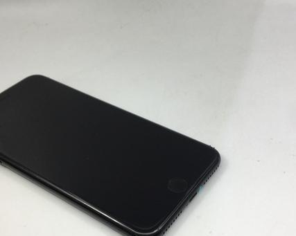探索iPhone7Plus黑色版本的魅力（黑色机身彰显高级质感，7Plus黑色版引领手机时尚潮流）